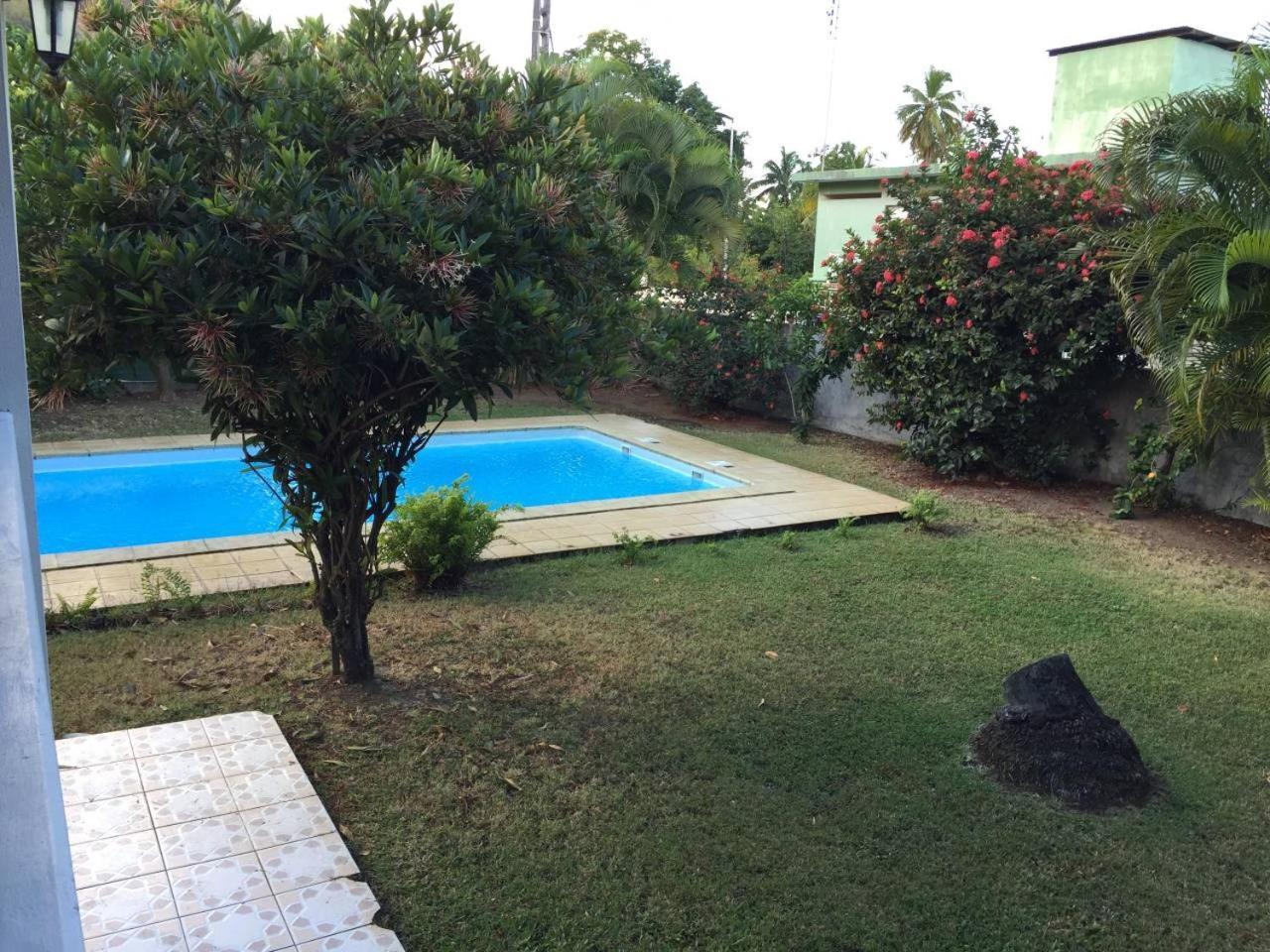 T2 tropical en bord de piscine à 100m de la mer Apartamento Le Carbet Exterior foto